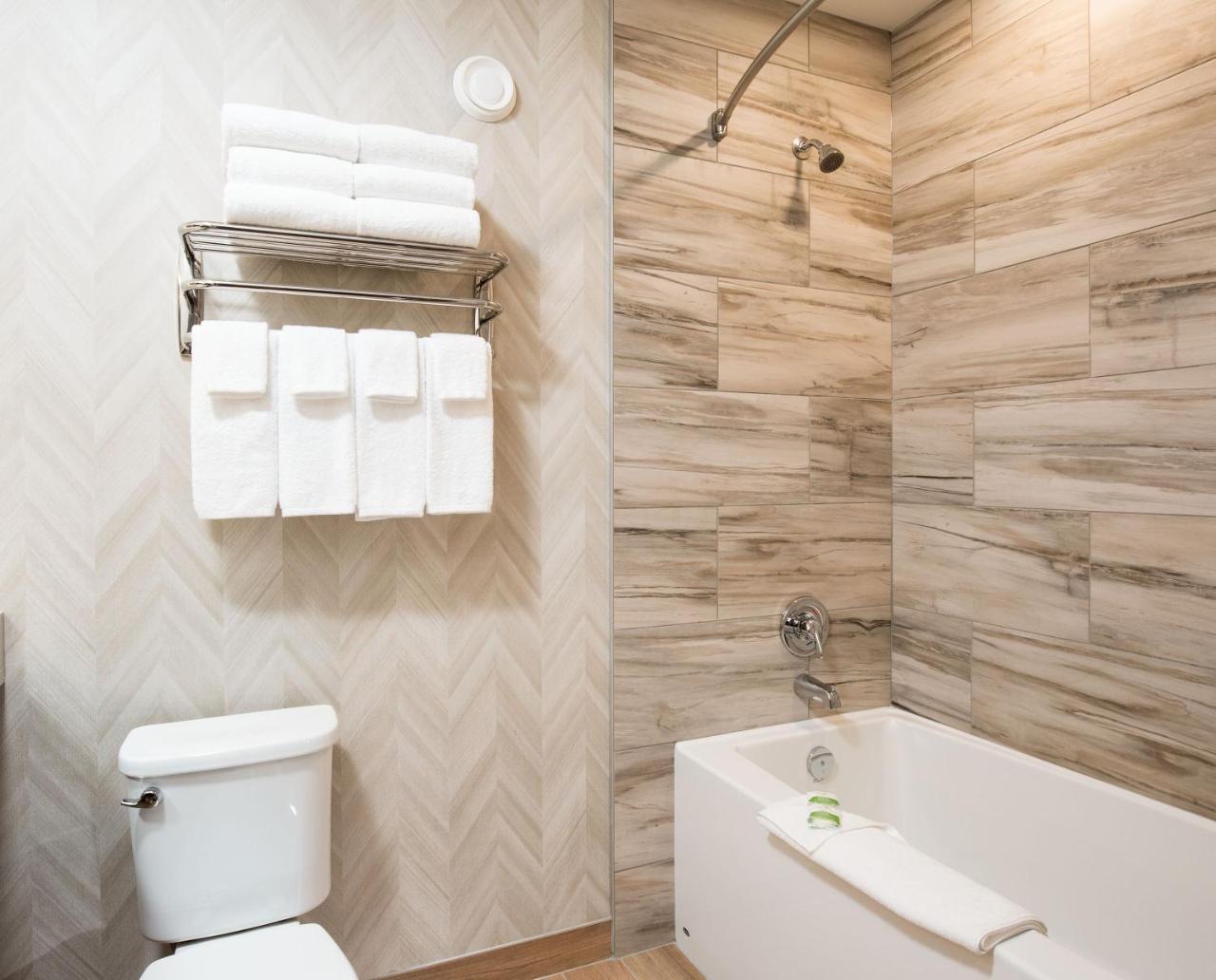 Pomeroy Inn & Suites Prince George Esterno foto